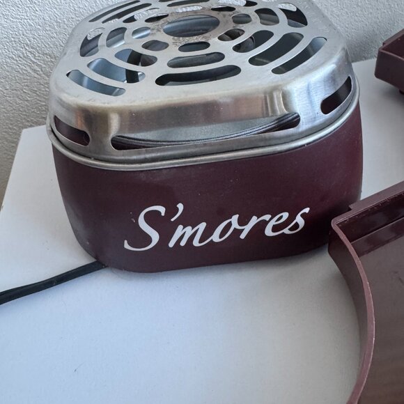 Nostalgia Electric S’mores Maker – Flameless Heater with 4 Compartments – Tested - Picture 5 of 7